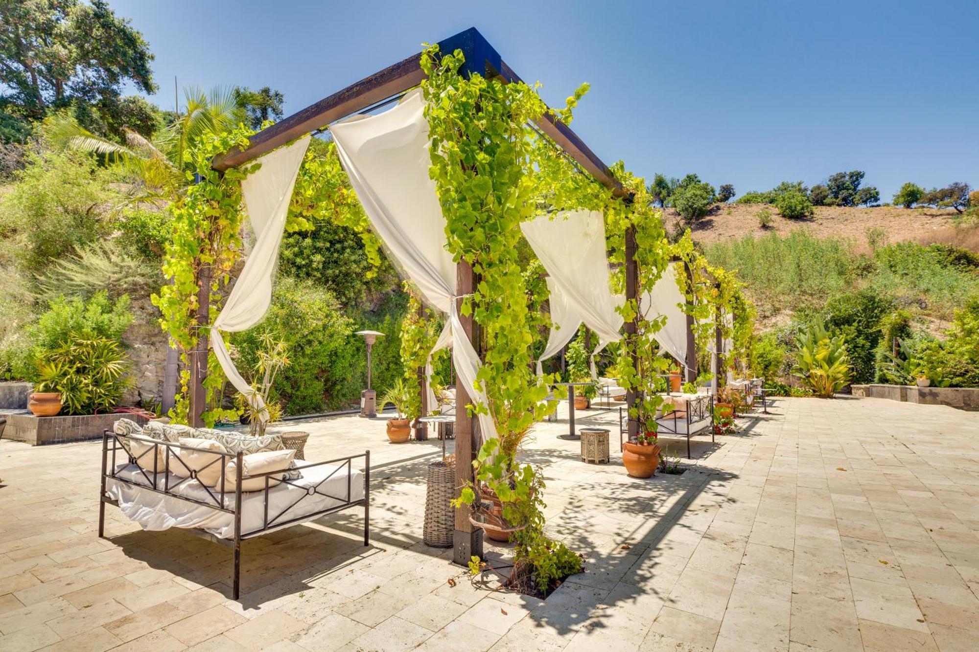 Sherman Oaks Hideaway Lush Grounds, Shared Pool! Appartamento