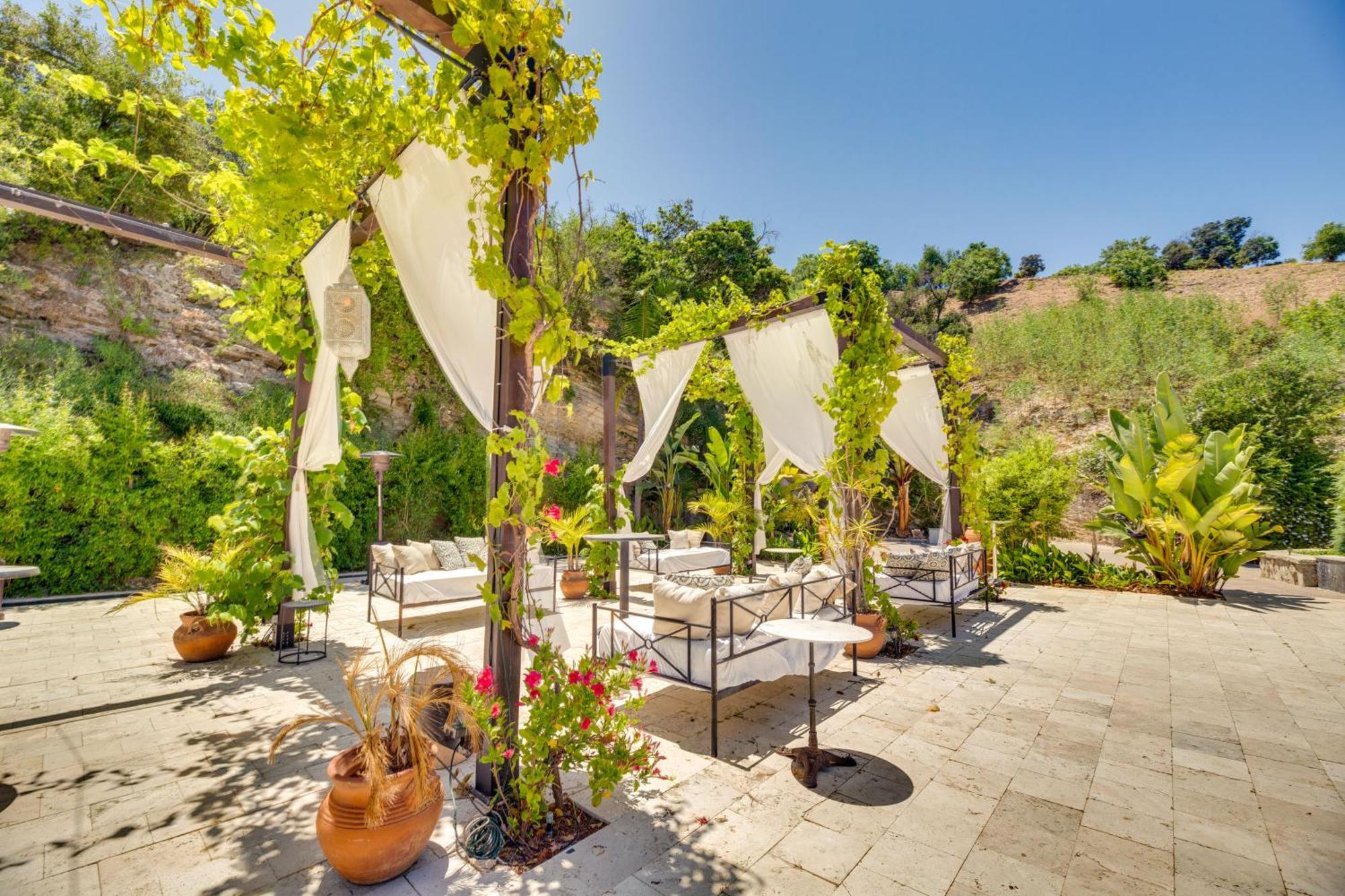 Sherman Oaks Hideaway Lush Grounds, Shared Pool! Apartamento