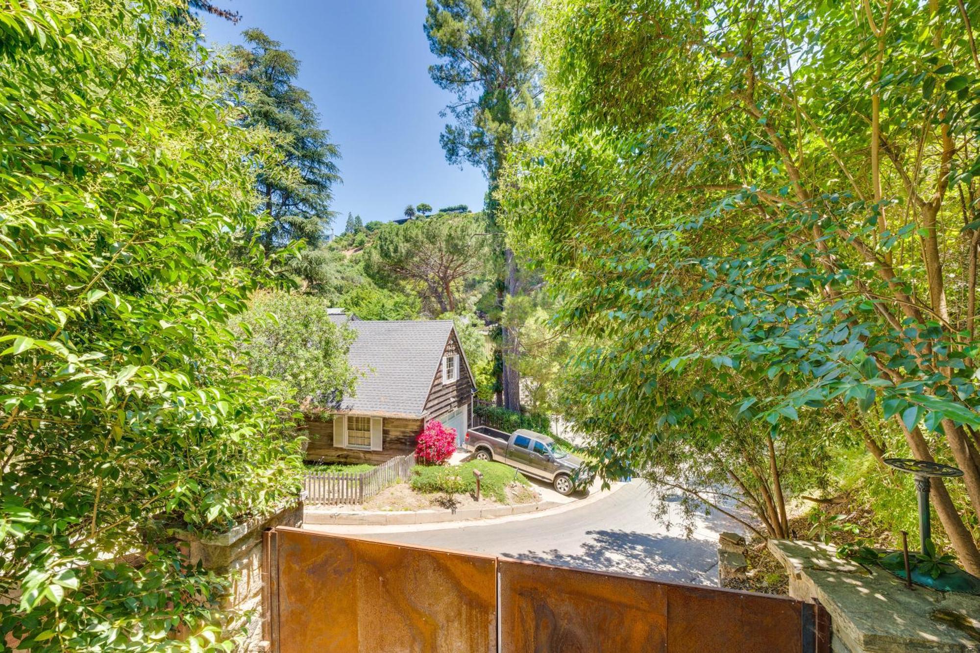Sherman Oaks Hideaway Lush Grounds, Shared Pool! Apartamento Los Angeles